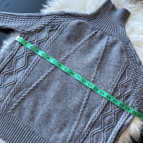 Size XS NWOT Turtleneck Grey Sweater - Picture 7 of 7